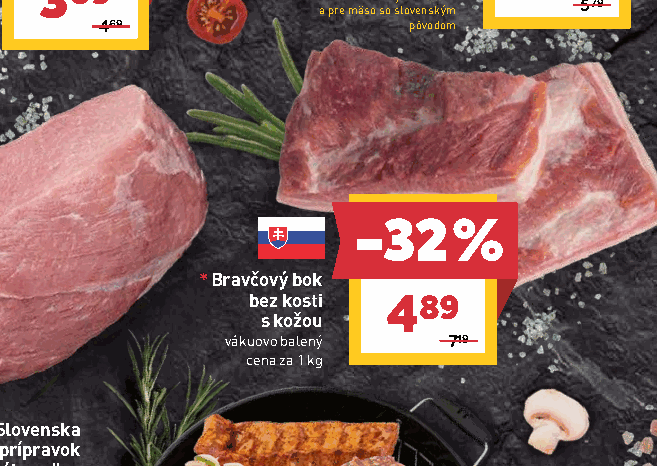 Bravčový bok bez kosti s kožou vákuovo balený