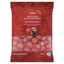 Tesco Mrazom sušené čierne ríbezle v bielej čokoláde s práškom z mrazom sušených malín 110 g