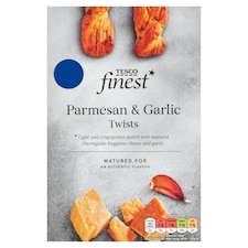 Tesco Finest Tyčinky z lístkového cesta so syrom Parmigiano Reggiano a cesnakom 100 g