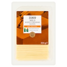 Tesco Prírodný zrejúci plnotučný tvrdý syr cheddar plátky 200 g