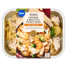 Tesco Pečené zemiaky s tymianovou omáčkou, kúskami kuracieho mäsa a dusenou brokolicou 800 g