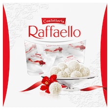 Raffaello Chrumkavá oblátka posypaná strúhaným kokosom, s celou mandľou vo vnútri 260 g