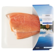 Tesco Pstruh dúhový lososovitý filet s kožou rozmrazený